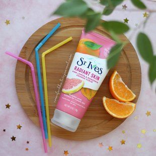 Скраб St. Ives, Radiant Skin с Розовым лимоном и мандарином 170 г
